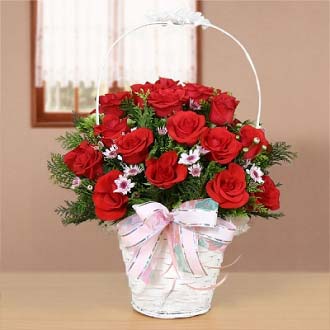 16 red roses basket